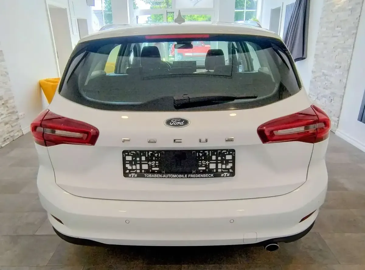 Gebraucht Ford Focus 120 PS (88 kW) 2023 Frostweiß Kombi