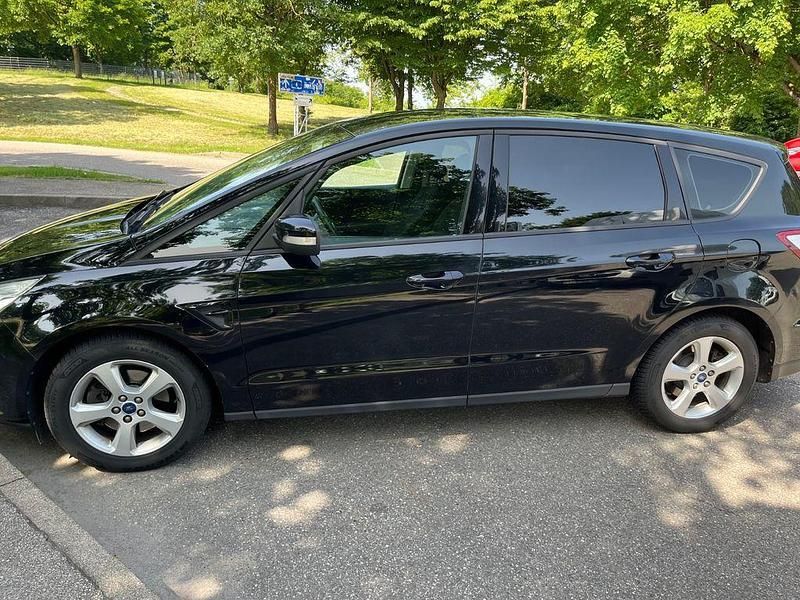 Schwarz Gebraucht 2017 Ford S-MAX S Van / Kleinbus | 11.000 € (Guter Preis) - Bild 1/4