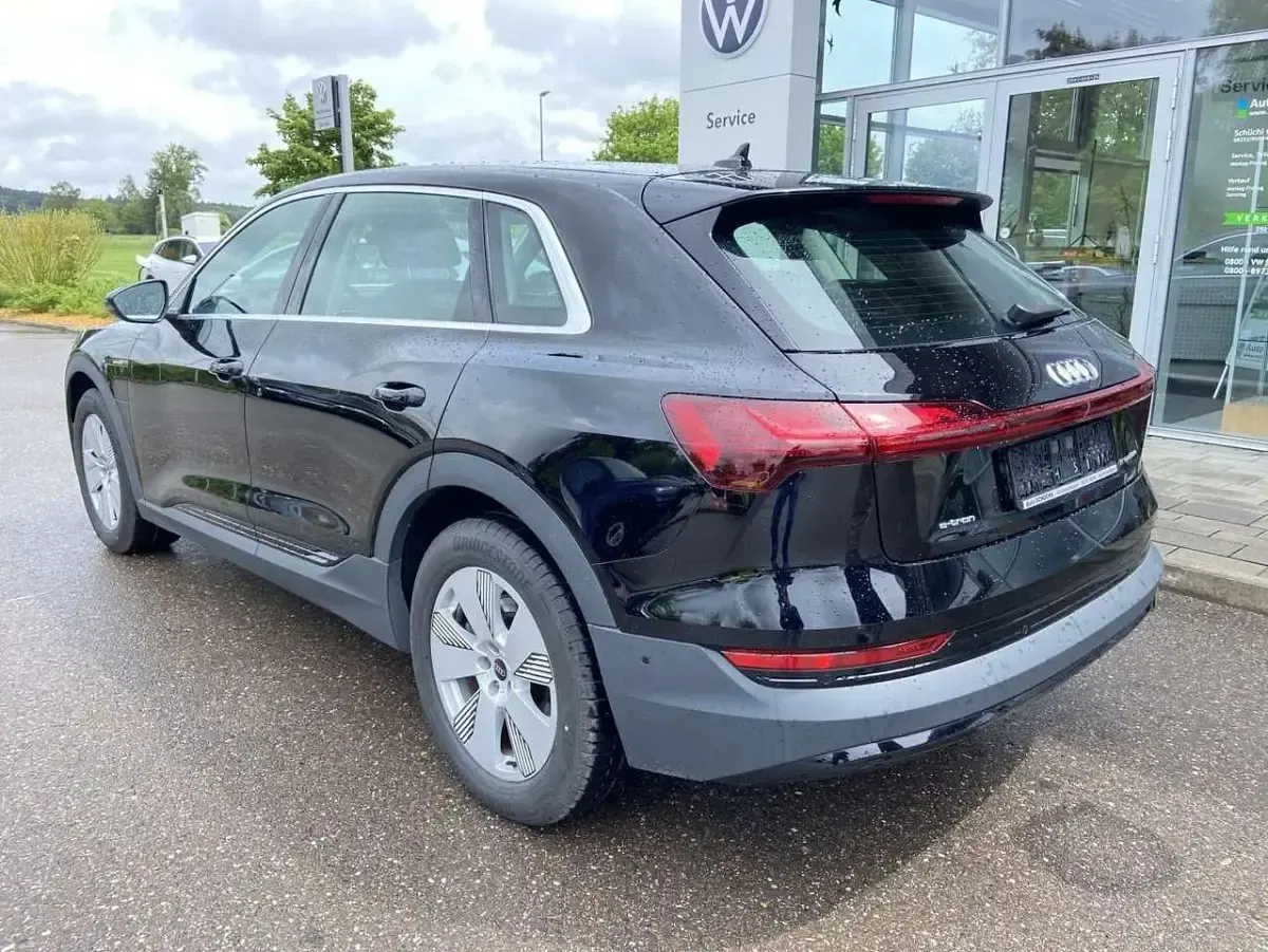 Gebraucht Audi e-tron 300 kW (408 PS) 2023 Schwarz SUV