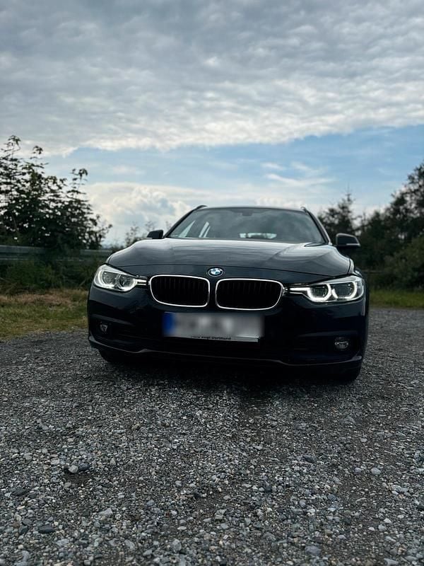 Schwarz Gebraucht 2015 BMW 318 Kombi | 8.000 € (Guter Preis) - Bild 1/4