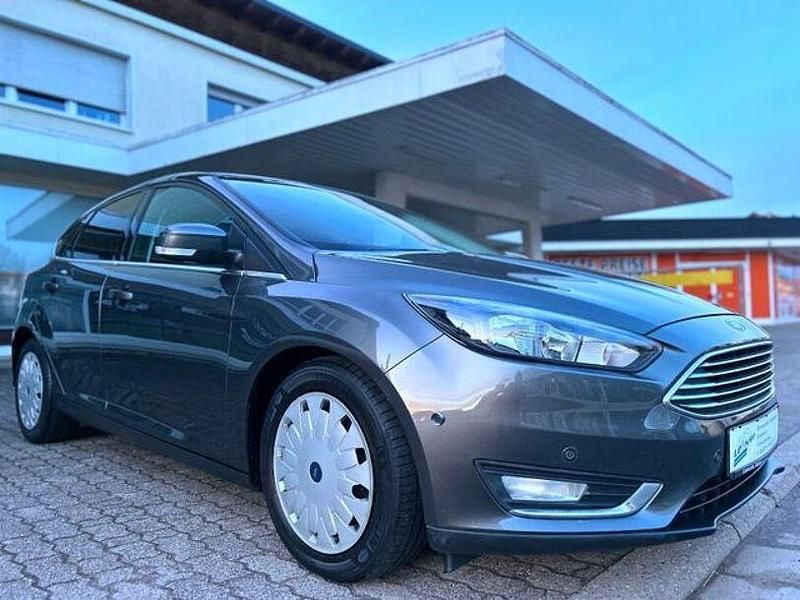 Gebraucht Ford Focus Titanium 105 PS (77 kW) 2017 Grau Limousine