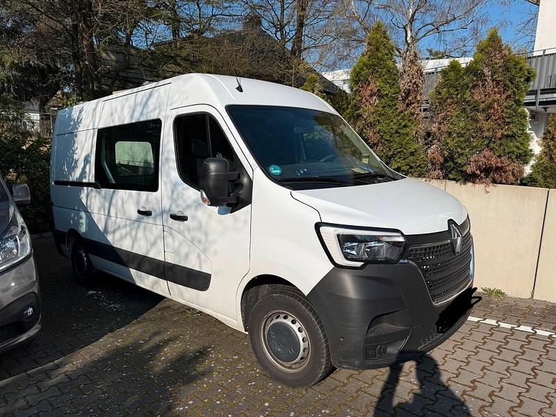 Second-hand Renault Master 135 CP (99 kW) 2023 Alb Monovolum