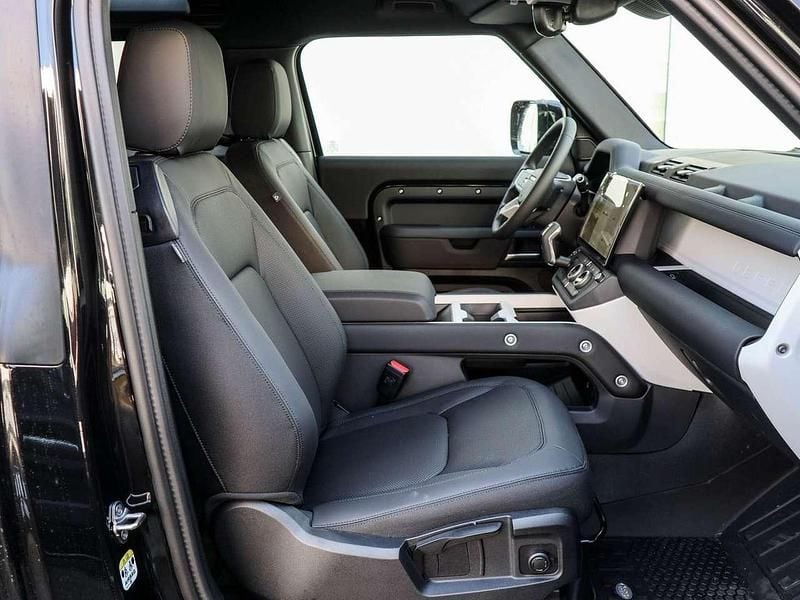 Gebraucht Land Rover Defender S 200 PS (147 kW) 2026 Santorini black SUV