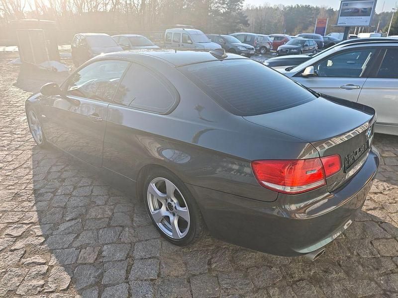 Gebraucht BMW 320 177 PS (130 kW) 2009 Braun Coupé