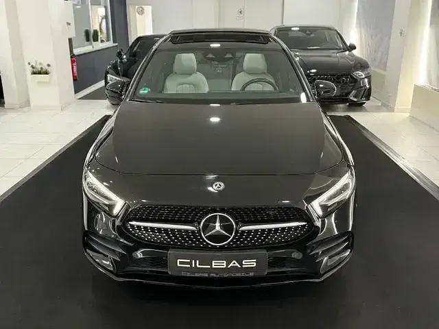 Gebraucht Mercedes A180 AMG line 116 PS (85 kW) 2018 Schwarz Limousine