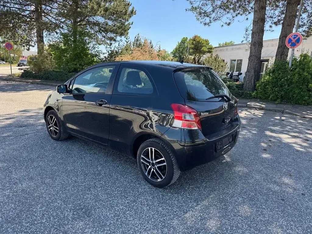 Gebraucht Toyota Yaris Cool 69 PS (50 kW) 2010 Schwarz Kleinwagen