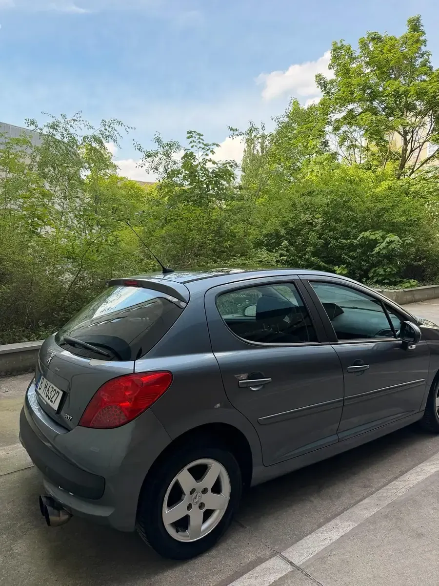 Gebraucht Peugeot 207 95 PS (69 kW) 2008 Grau Kleinwagen