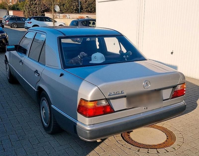 Gebraucht Mercedes E230 132 PS (97 kW) 1992 Silber Limousine