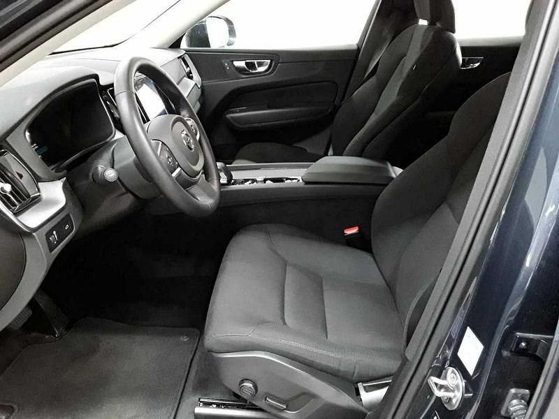 Gebraucht Volvo XC60 Momentum 197 PS (144 kW) 2022 Denim blue metallic SUV