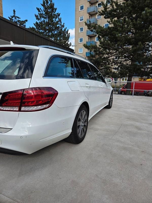 Gebraucht Mercedes E220 Edition 170 PS (125 kW) 2014 Weiß Kombi