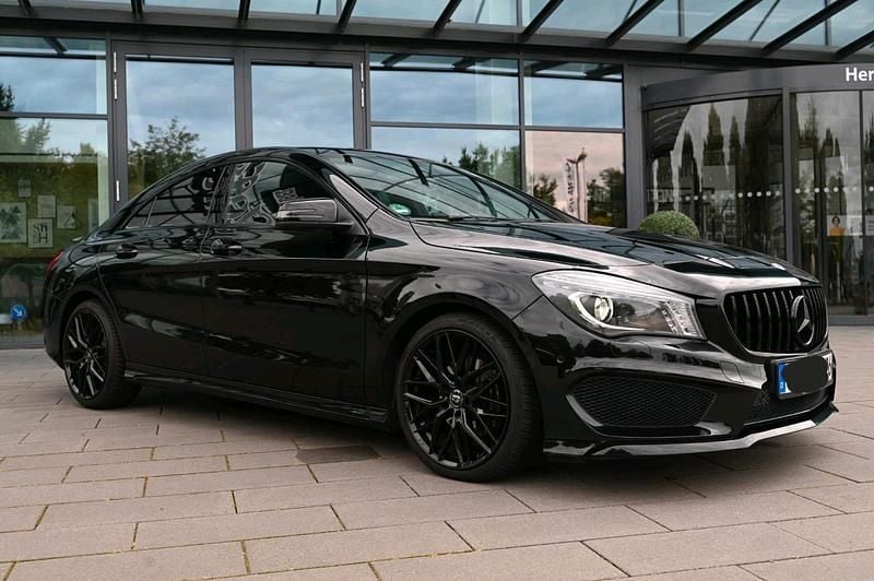 Schwarz Gebraucht 2015 Mercedes CLA180 Sport Limousine | 16.499 € (Fairer Preis) - Bild 1/4