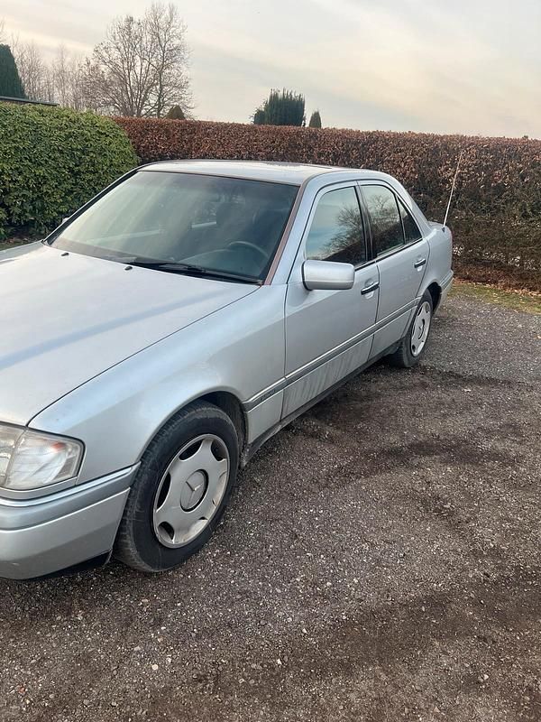 Gebraucht Mercedes C220 150 PS (110 kW) 1993 Limousine