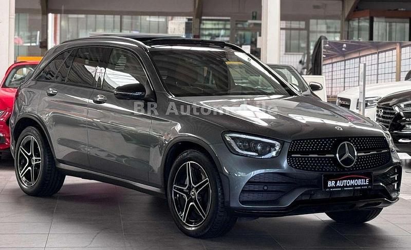 Gebraucht Mercedes GLC300 AMG line 245 PS (180 kW) 2020 Selenitgrau SUV