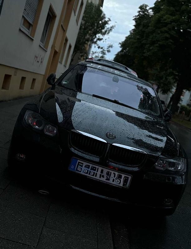 Schwarz Gebraucht 2005 BMW 320 Limousine | 2.500 € (Superpreis) - Bild 1/4