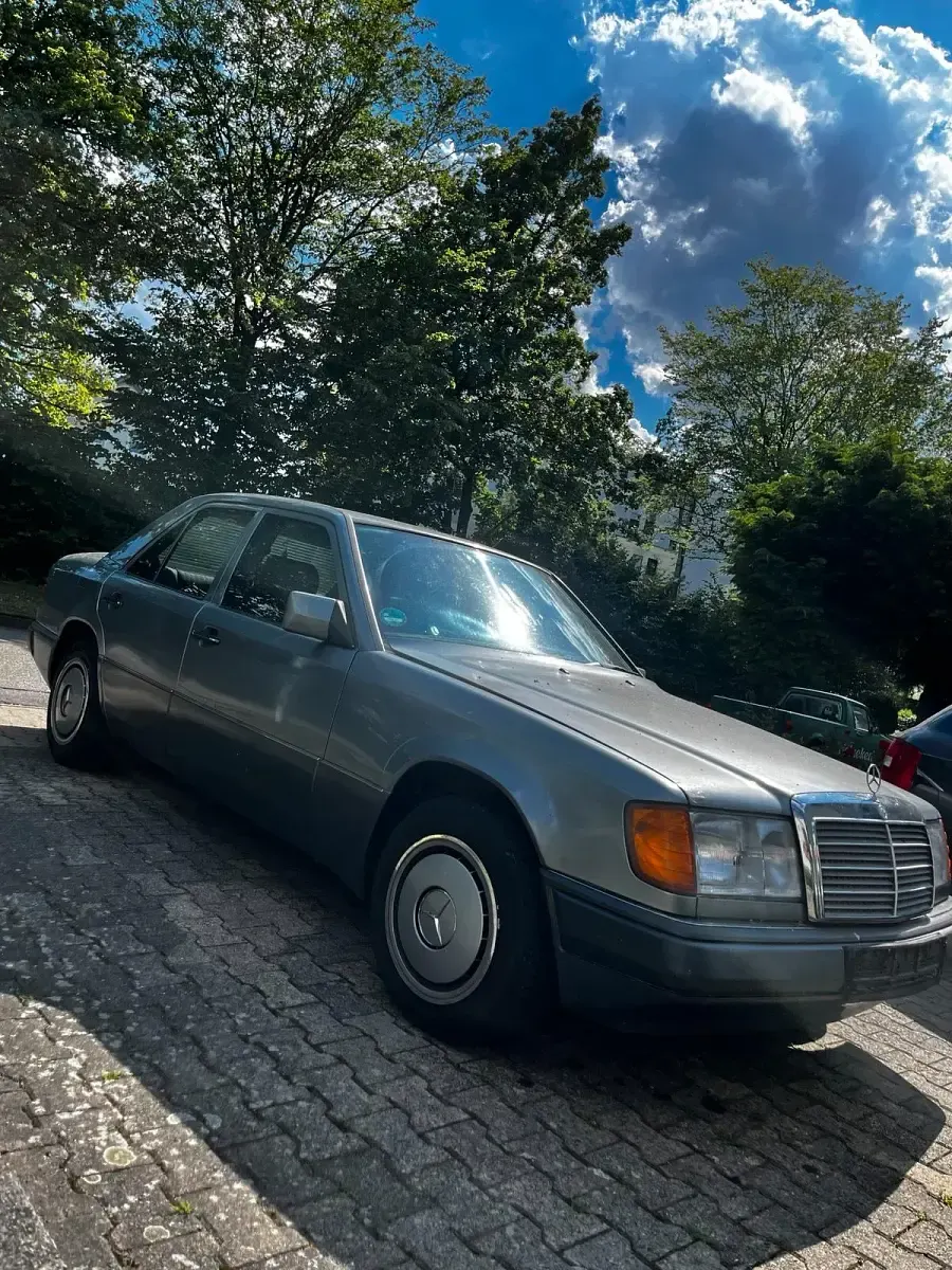 Gebraucht Mercedes 200 118 PS (86 kW) 1992 Silber Limousine