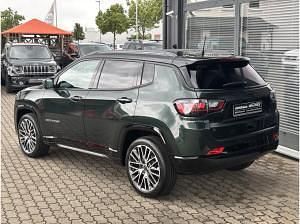 Neu Jeep Compass Summit 131 PS (96 kW) 2025 Grün (techno green/dach schwarz) SUV