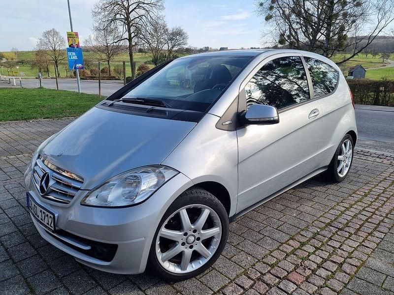 Gebraucht Mercedes A180 116 PS (85 kW) 2011 Silber Van / Kleinbus