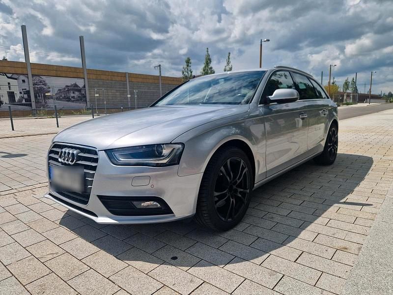 Grau Gebraucht 2015 Audi A4 Kombi | 8.500 € (Superpreis) - Bild 1/4
