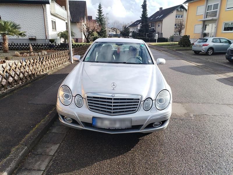 Gebraucht Mercedes E220 2007 Silber Limousine