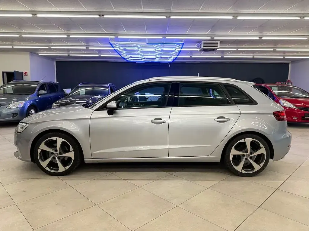 Gebraucht Audi A3 Sport 116 PS (85 kW) 2019 Silber Limousine