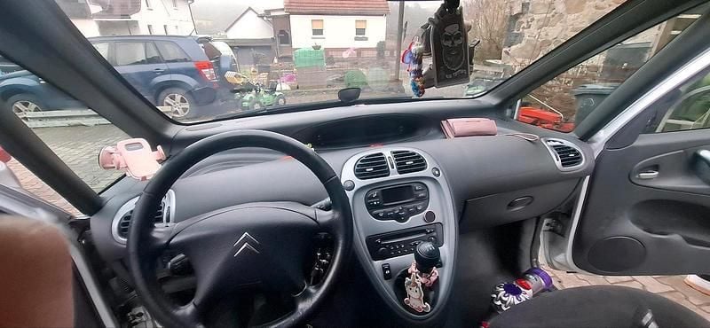 Gebraucht Citroën Xsara Picasso 108 PS (79 kW) 2009 Silber Van / Kleinbus