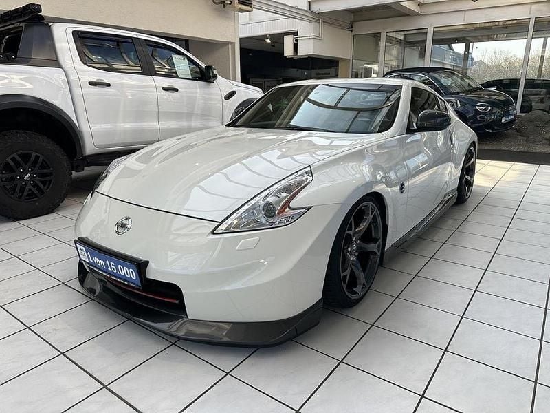 Brilliant white (m) Gebraucht 2014 Nissan 370Z Nismo Nismo Coupé | 43.990 € - Bild 1/4