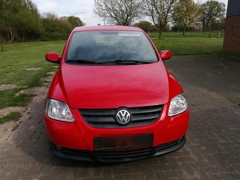 Rot Gebraucht 2010 VW Fox Kleinwagen | 980 € (Guter Preis) - Bild 1/4