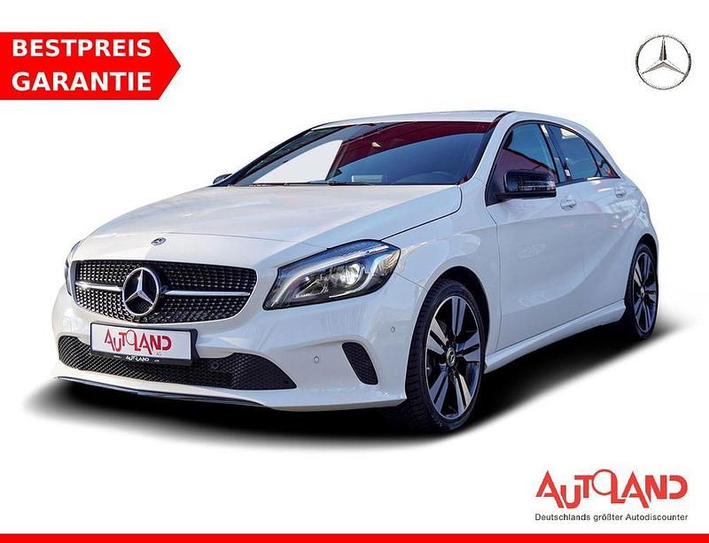 Weiß Gebraucht 2017 Mercedes A220 Urban Limousine | 21.950 € (Etwas zu teuer) - Bild 1/4
