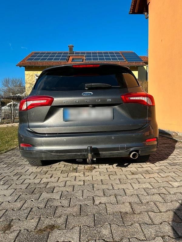 Gebraucht Ford Focus Cool & Connect 150 PS (110 kW) 2019 Grau Kombi