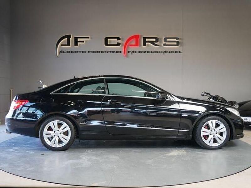 Gebraucht Mercedes E350 Avantgarde 231 PS (169 kW) 2010 Obsidianschwarz  metalliclack Coupé