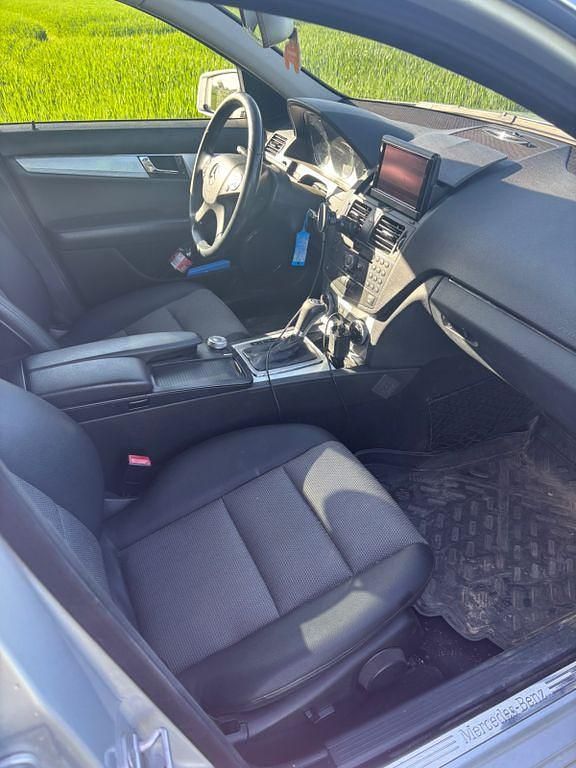 Second-hand Mercedes 200 143 CP (105 kW) 2010 Argintiu Berlinǎ