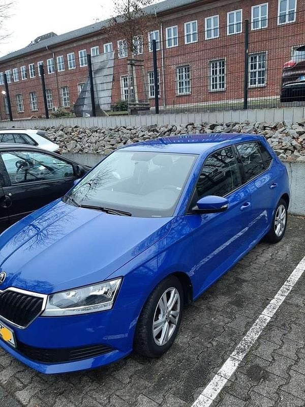 Blau Gebraucht 2021 Skoda Fabia Ambition Limousine | 13.000 € (Superpreis) - Bild 1/4