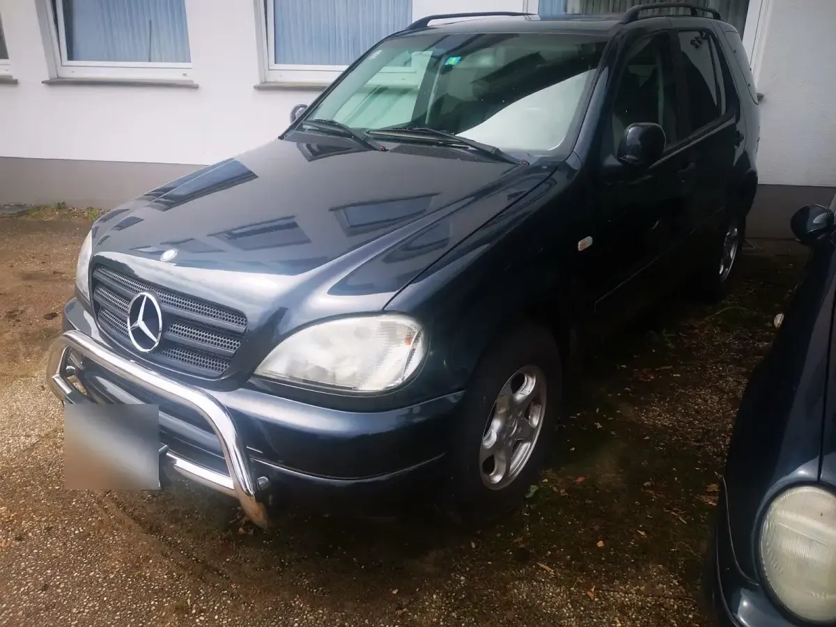 Gebraucht Mercedes ML320 218 PS (160 kW) 2001 Schwarz SUV