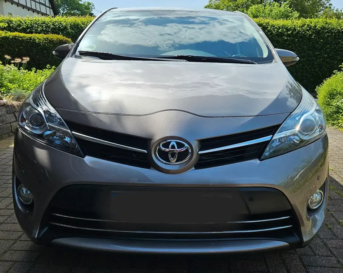 Gebraucht Toyota Verso Comfort 111 PS (81 kW) 2015 Braun Van / Kleinbus