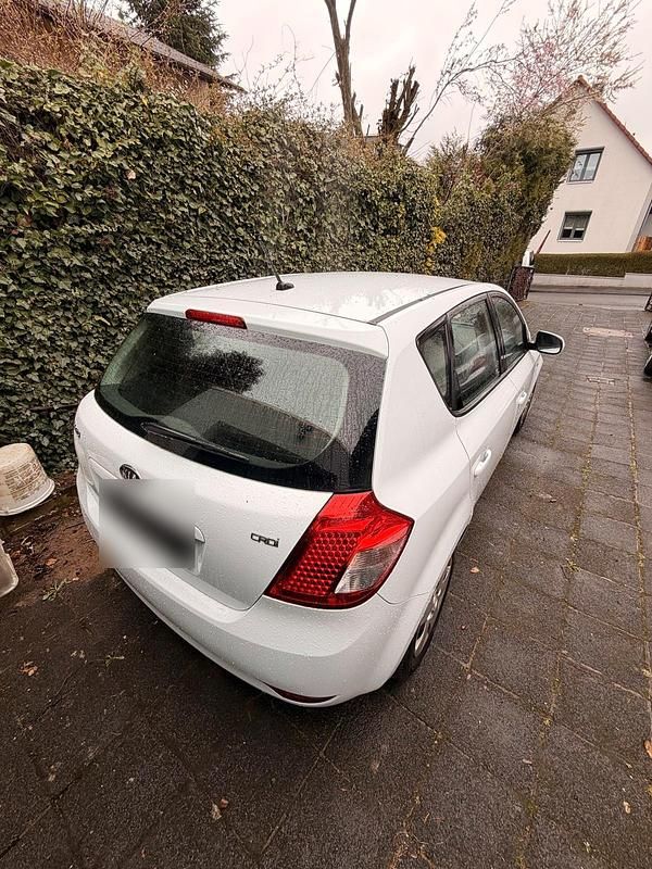 Gebraucht Kia Ceed 90 PS (66 kW) 2011 Weiß Kleinwagen