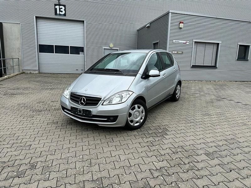 Silber Gebraucht 2011 Mercedes A160 Limousine | 2.499 € (Superpreis) - Bild 1/4