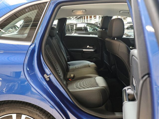 Gebraucht Mercedes B200 Advanced 150 PS (110 kW) 2023 Blau / spektralblau Van / Kleinbus