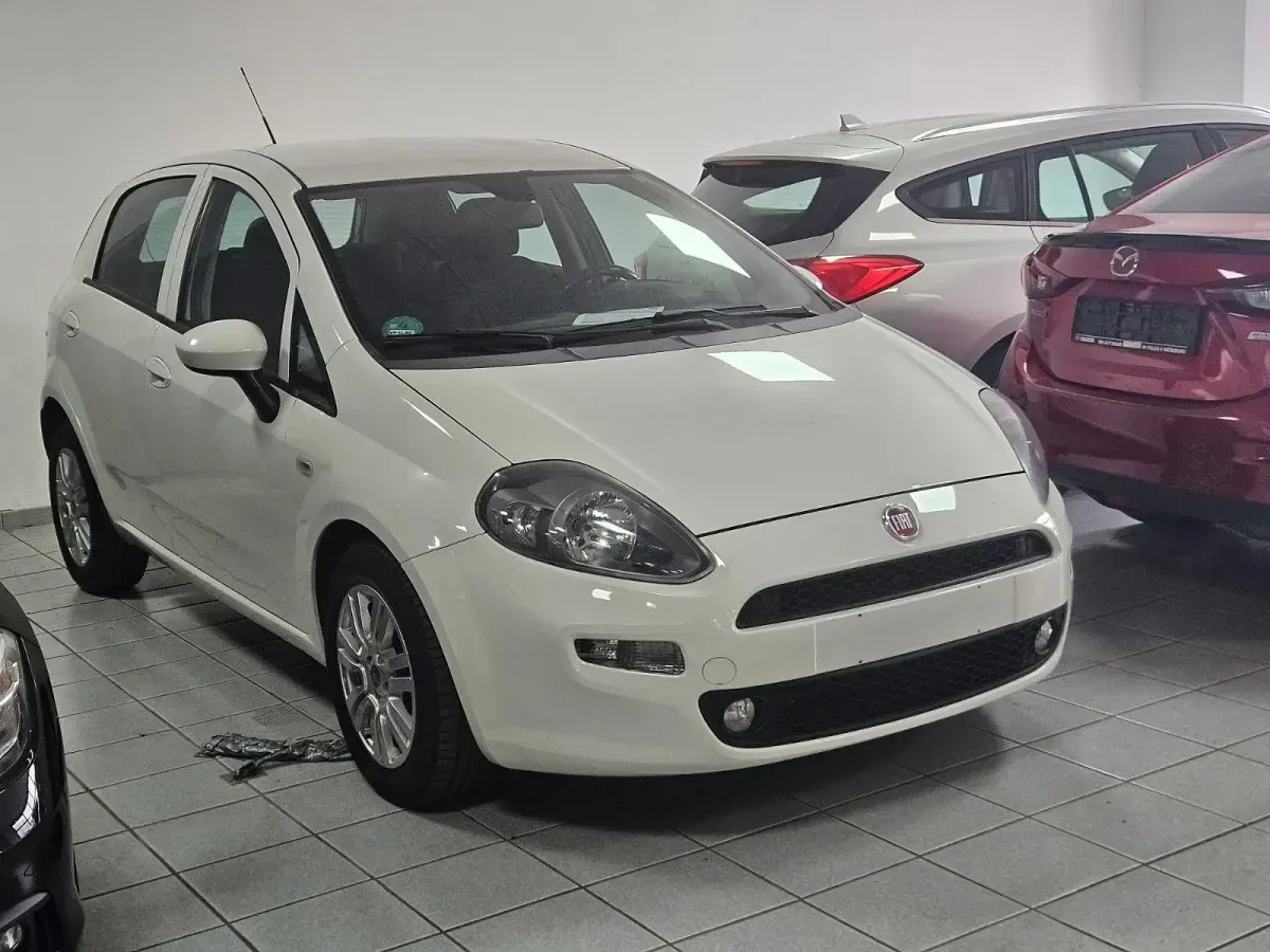Gebraucht Fiat Punto Lounge 105 PS (77 kW) 2017 Weiß Kleinwagen