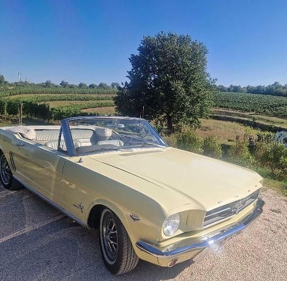 Gelb Gebraucht 1965 Ford Mustang Cabrio | 38.550 € - Bild 1/4