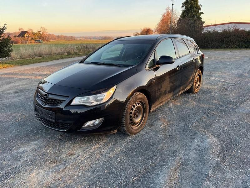 Schwarz Gebraucht 2011 Opel Astra Selection Kombi | 1.490 € (Guter Preis) - Bild 1/4