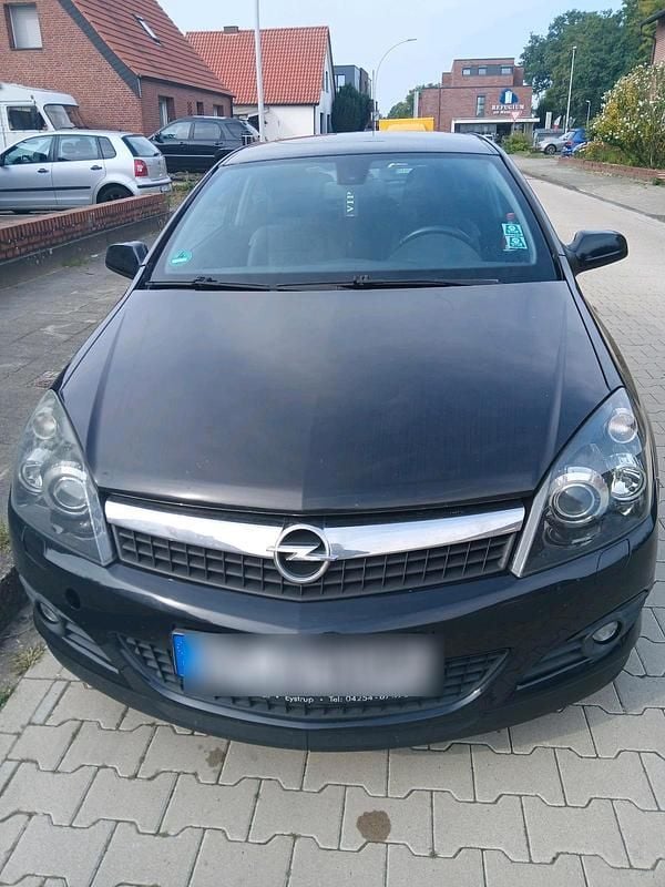 Schwarz Gebraucht 2009 Opel Astra GTC Limousine | 1.750 € (Fairer Preis) - Bild 1/4