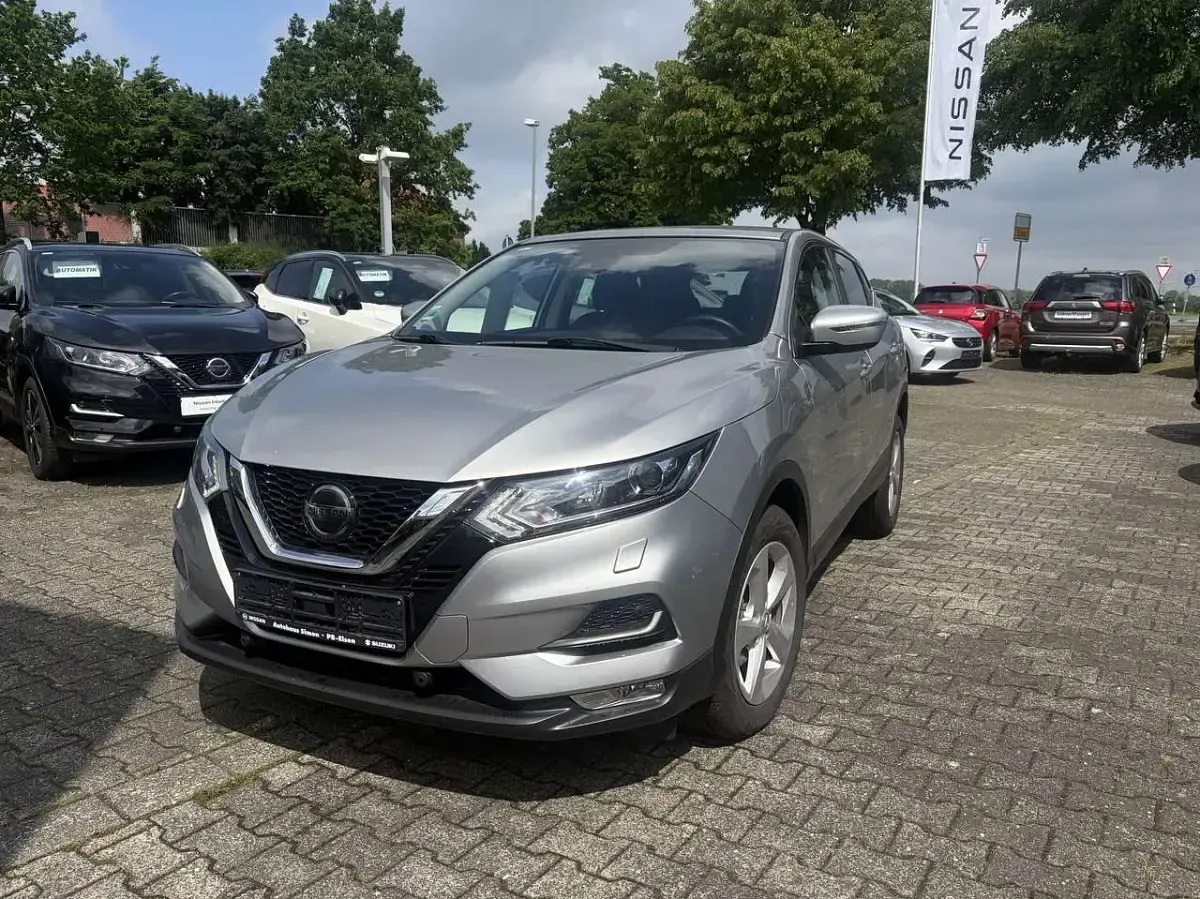 Gebraucht Nissan Qashqai Acenta 140 PS (102 kW) 2019 Silver (m) SUV