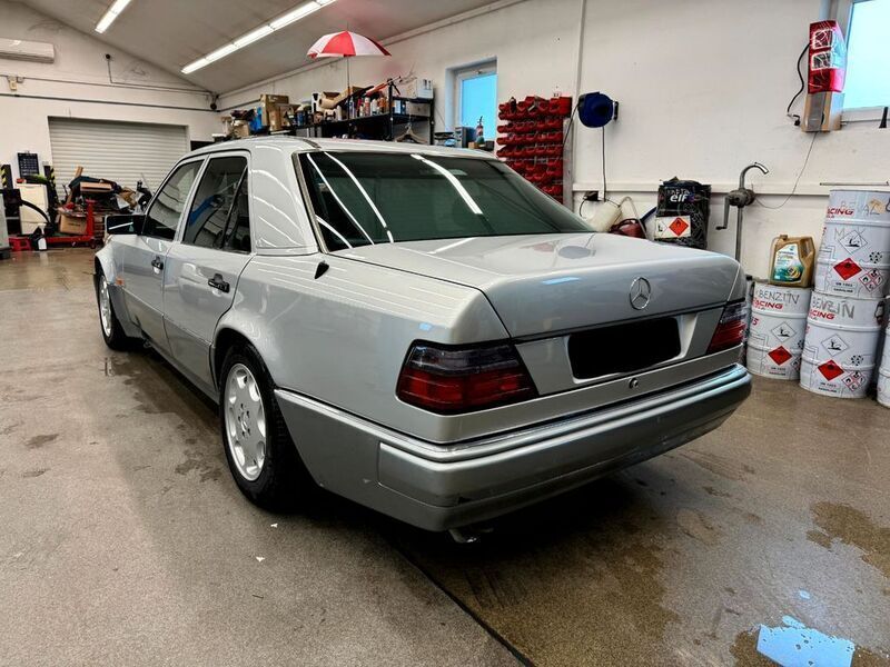 Gebraucht Mercedes E500 320 PS (235 kW) 1991 Silber Limousine