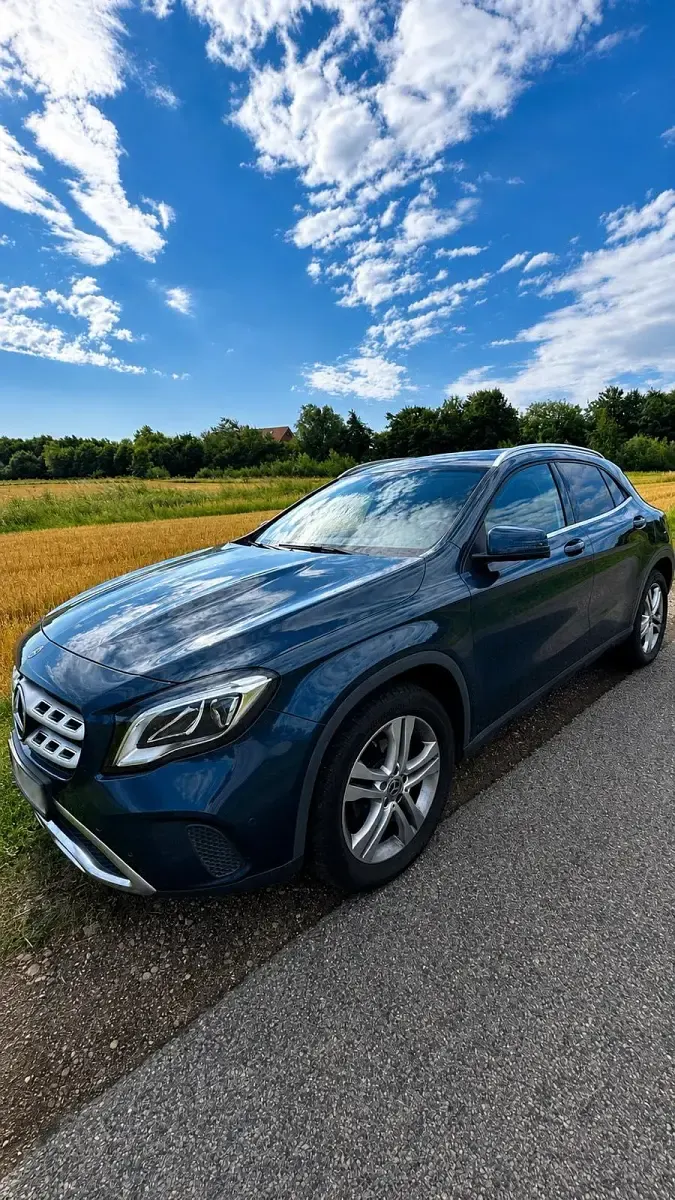 Gebraucht Mercedes GLA220 Urban 170 PS (125 kW) 2019 Blau SUV