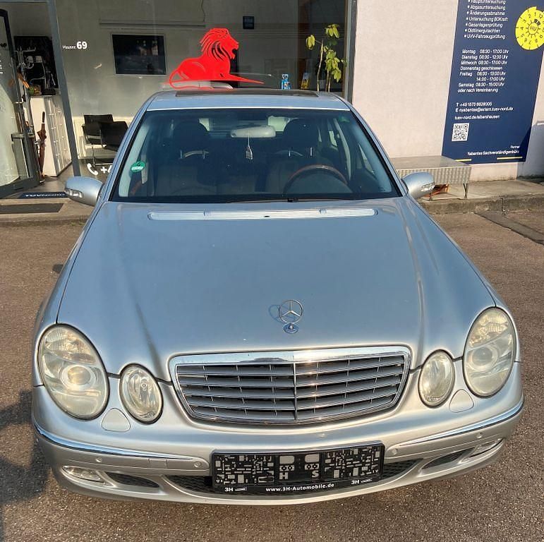 Silber Gebraucht 2002 Mercedes E320 Elegance Limousine | 9.900 € - Bild 1/4