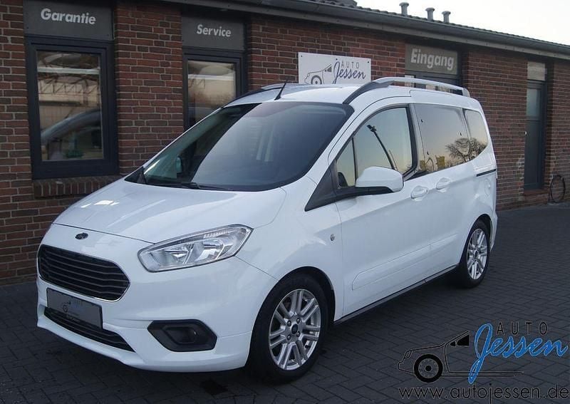 Weiß Gebraucht 2020 Ford Tourneo Courier Titanium Van / Kleinbus | 12.985 € (Fairer Preis) - Bild 1/4