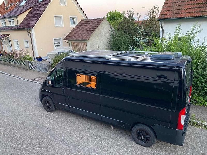 Gebraucht Peugeot Boxer Premium 140 PS (102 kW) 2020 Schwarz Van