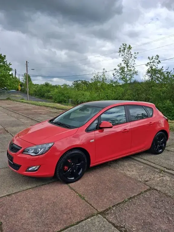 Gebraucht Opel Astra Color Edition 179 PS (131 kW) 2012 Rot Limousine
