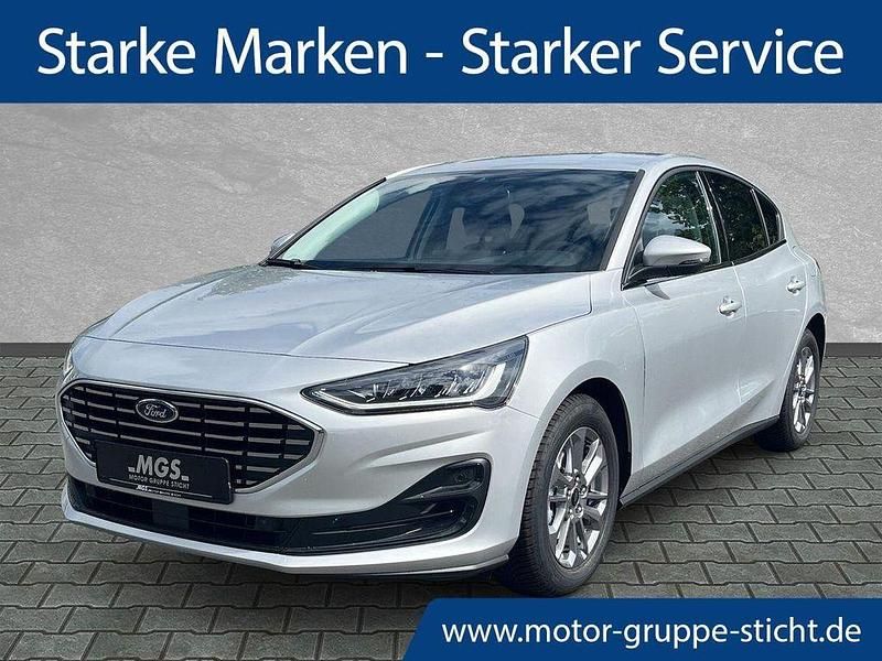 Moondust silver metallic Neu 2025 Ford Focus Titanium Limousine | 28.790 € (Guter Preis) - Bild 1/4