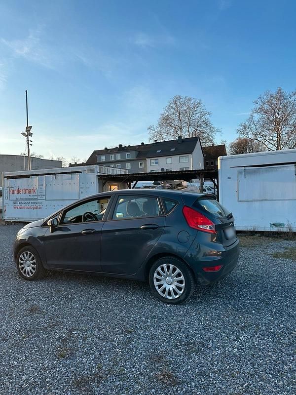 Gebraucht Ford Fiesta Trend 83 PS (61 kW) 2011 Grau Kleinwagen